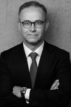 Dr. Alexander  Fridgen